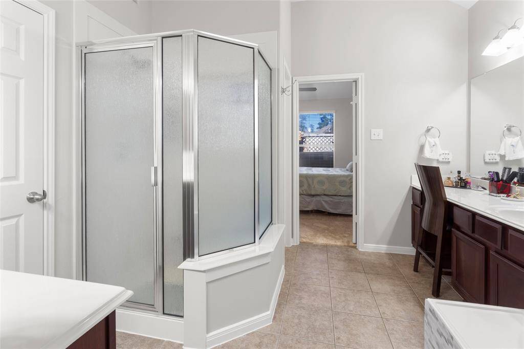 Oversized walk in shower.
