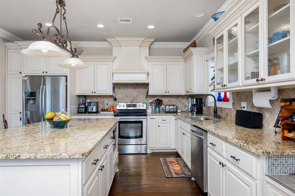 Granite Countertops. Lots of Kitchen Cabinets