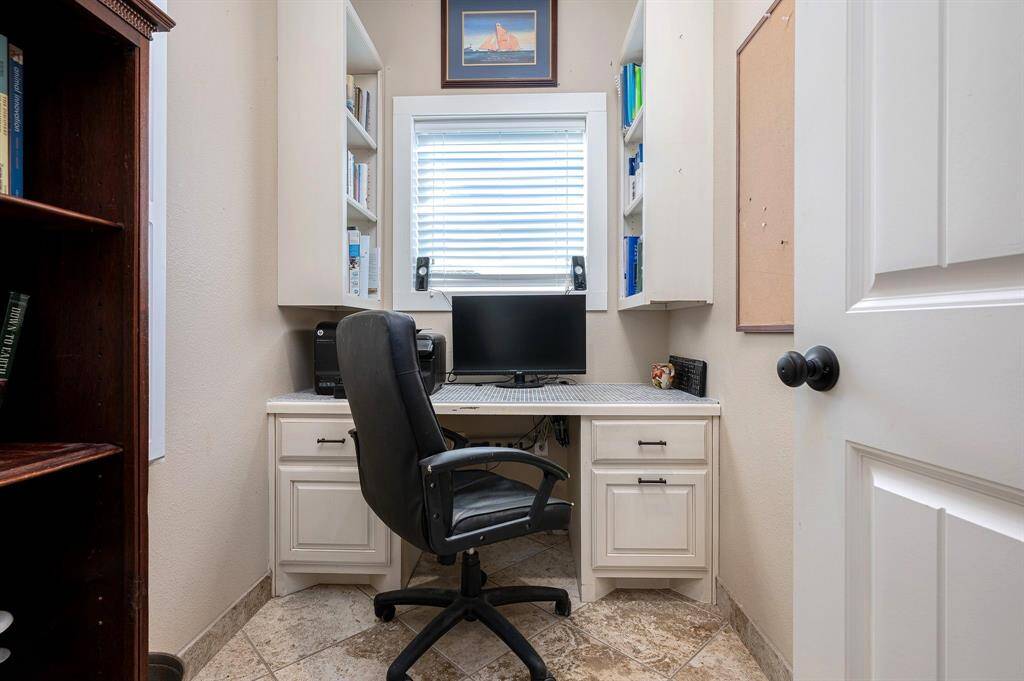 Private Little Office