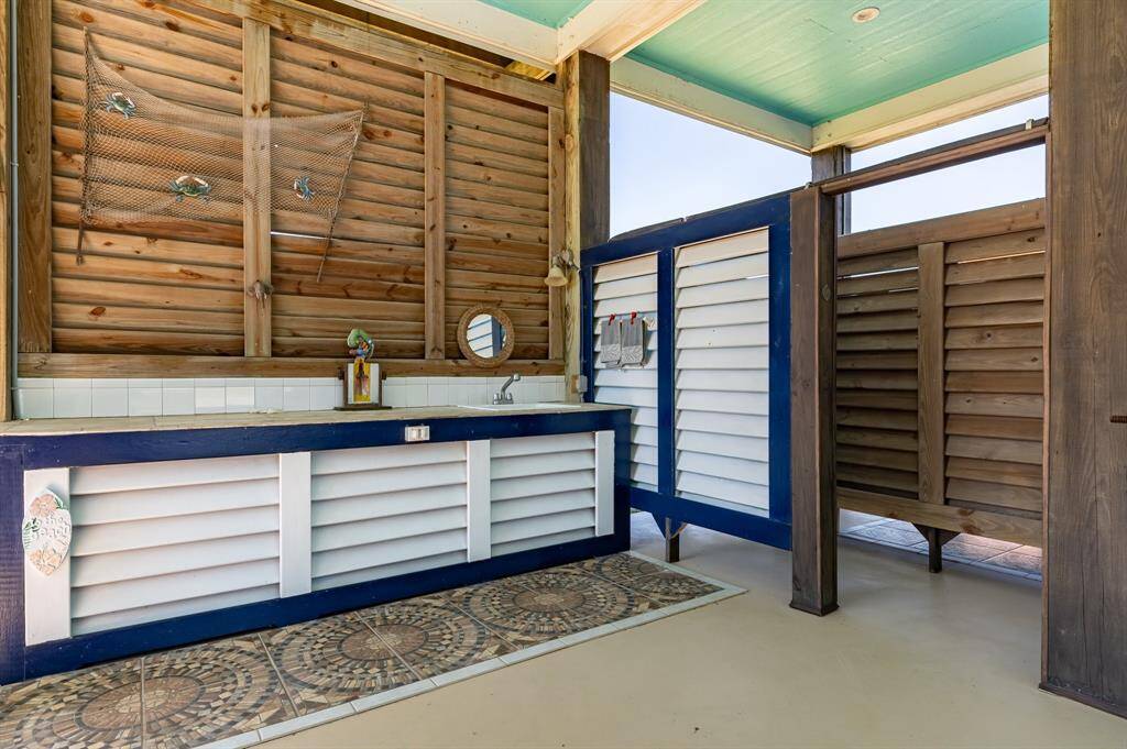Out Side Cooking Area. Mosaic Tiles.. Walk into the Sand Shower. Well Maintained