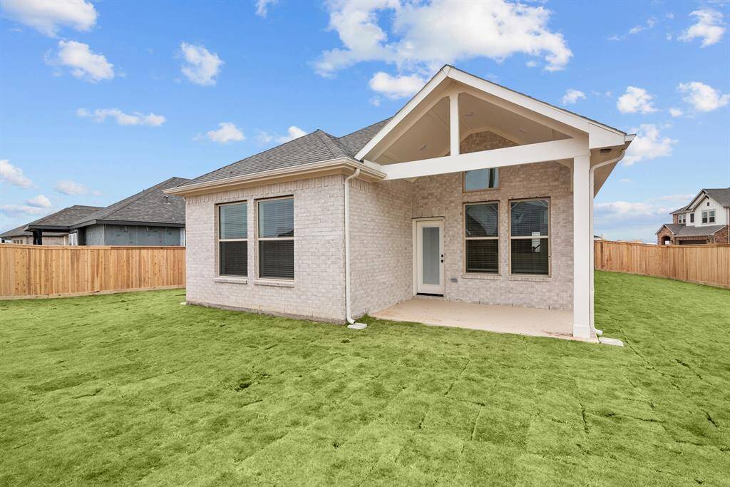 Welcome to The Beckley by David Weekley Homes. Move-In-Ready Now!