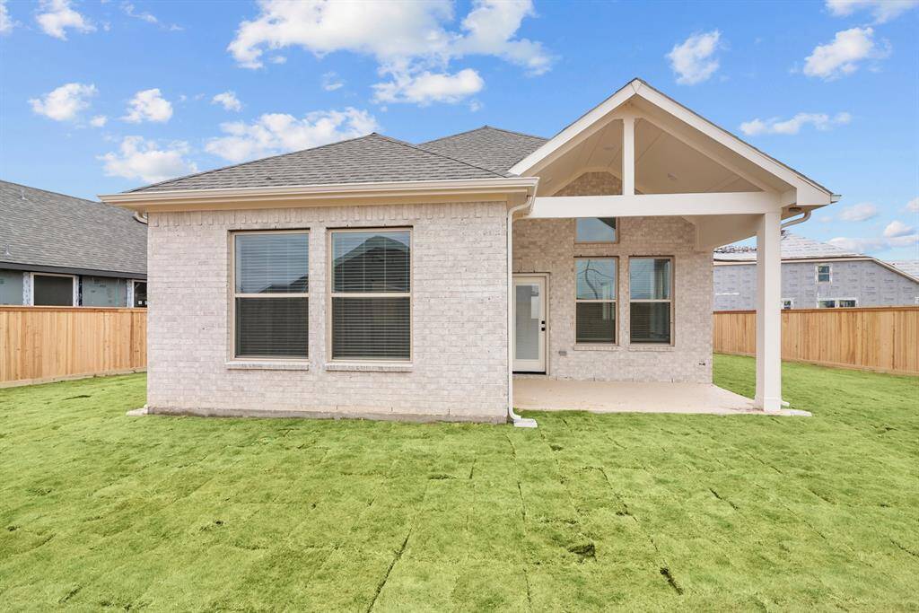 Welcome to The Beckley by David Weekley Homes. Move-In-Ready Now!