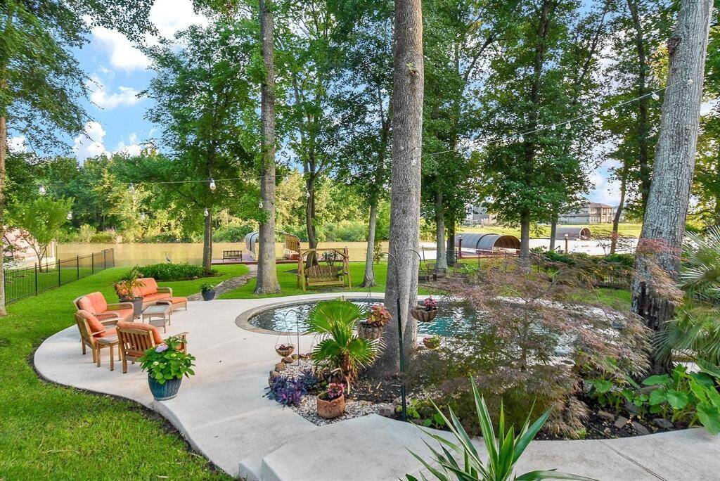 stroll thru this park like backyard
