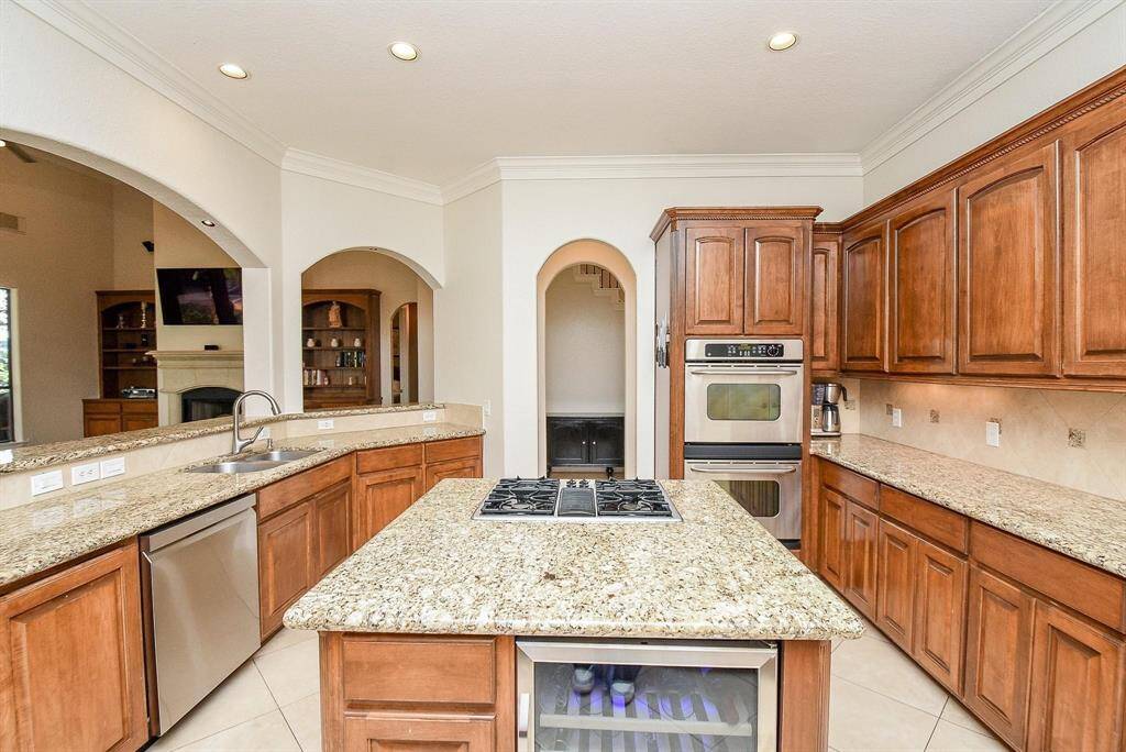 lots of cabinets and counter space for the chef