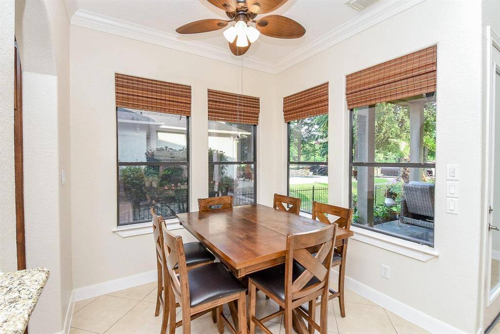 breakfast room overlooking backyard and lake
