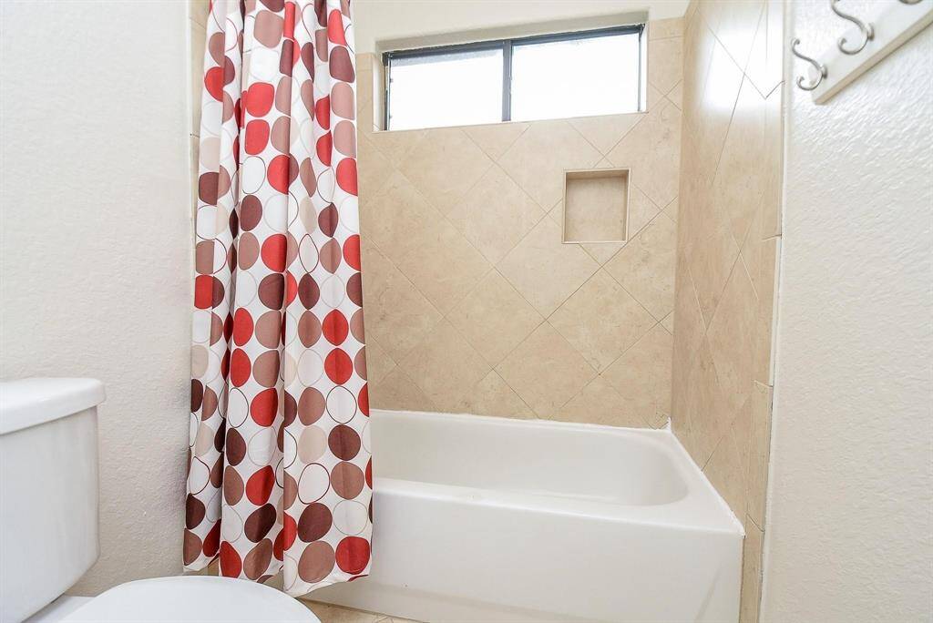 jack and Jill bath