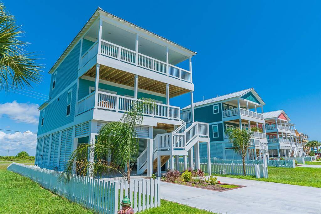 4/3 Beachside Village Beach House built in 2020!