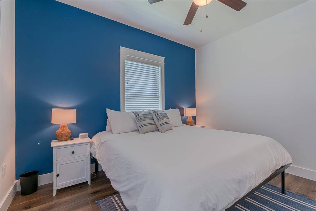 Second bedroom, outdoor deck access