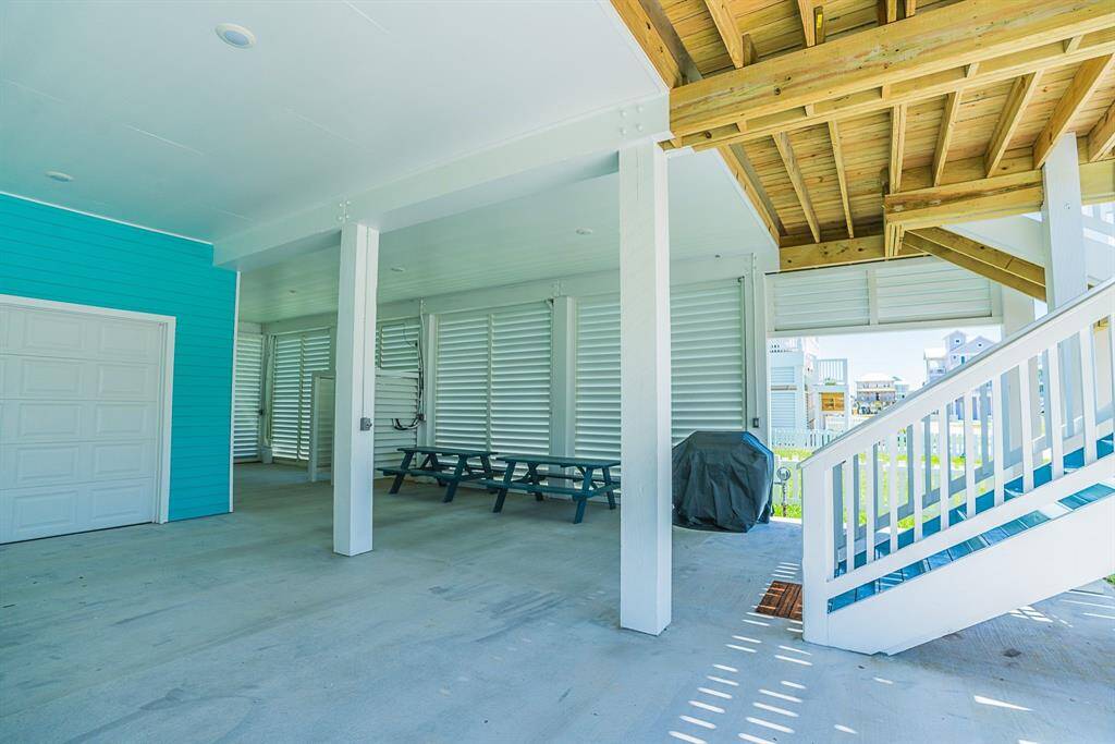 Covered seating area, great for entertaining