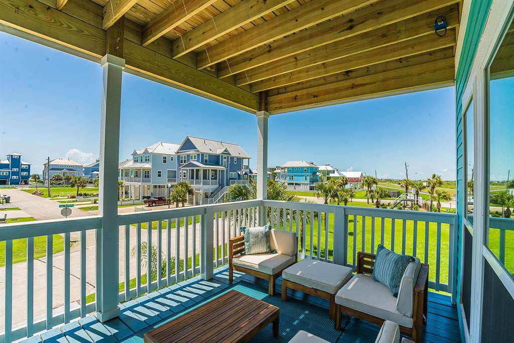 Outdoor Deck, what a view!