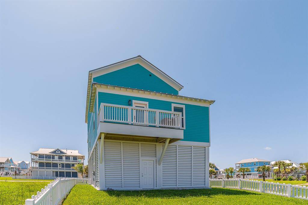 Deck on back of home