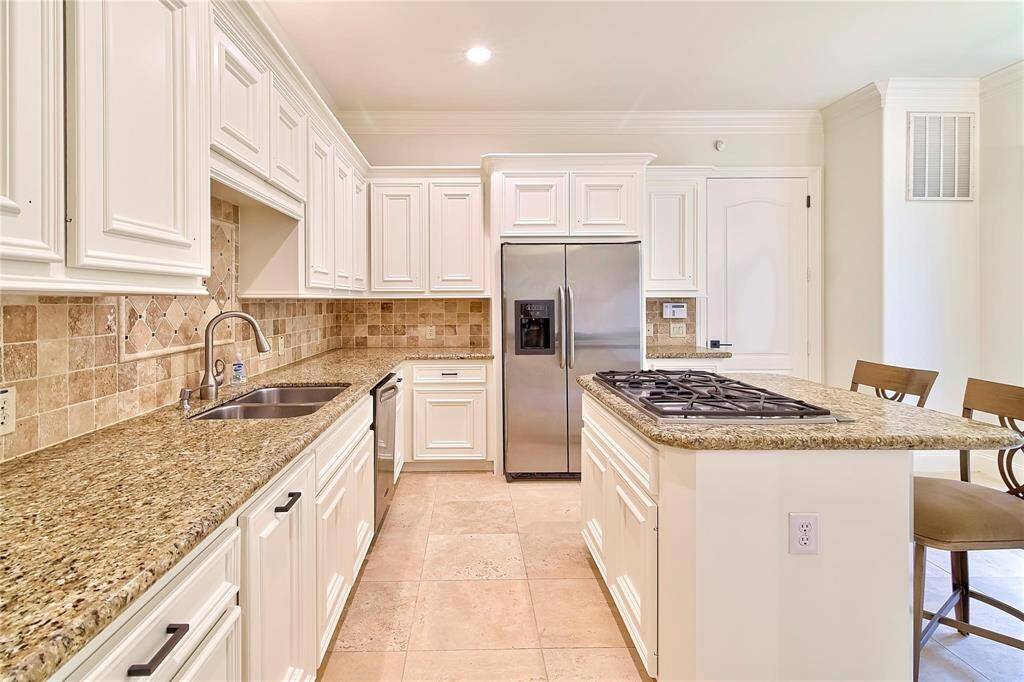 Kitchen island with gas cooktop