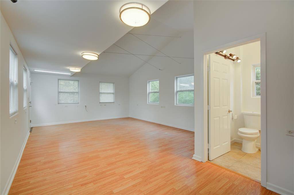2nd Floor Loft with Separate Entrance