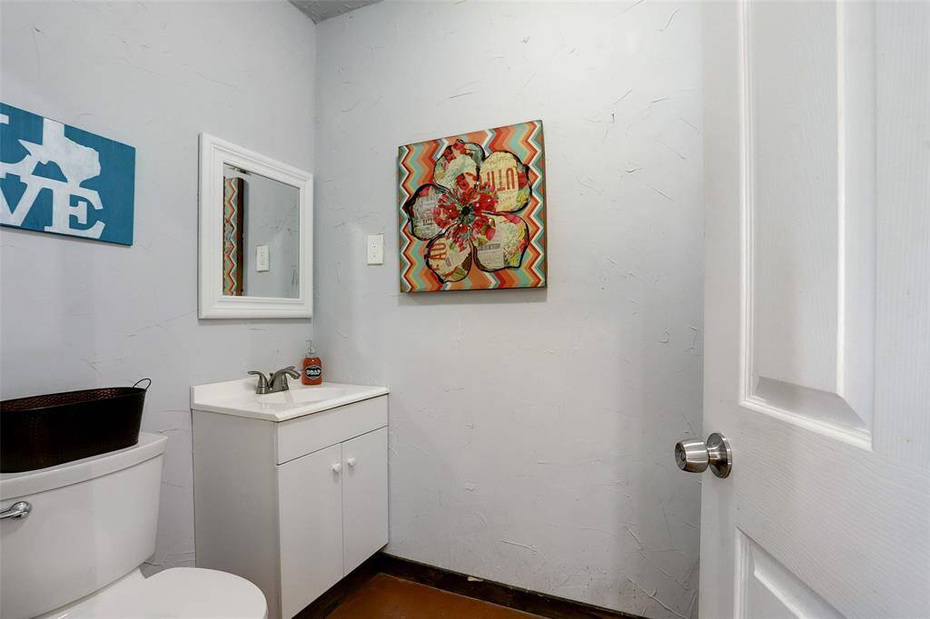 1/2 bath can be enlarged