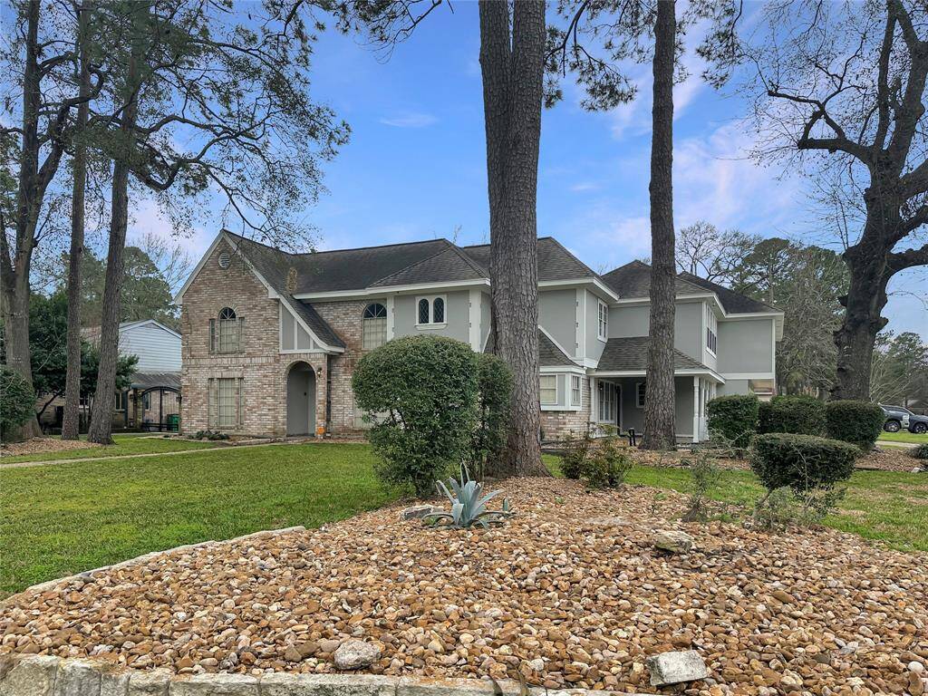 Towering trees provide heat relief and yard is ideal for low maintenance landscaping. Front yard offers a view like none other- unique design style catches the curb appeal AND you can enjoy easy access to all of the amenities.
