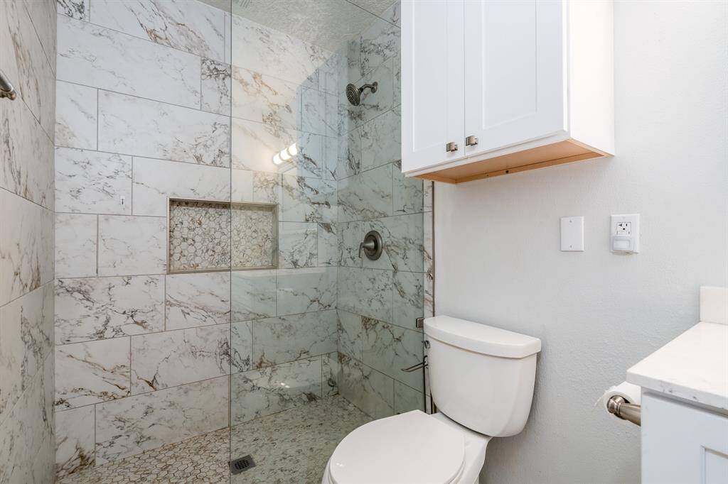 Beautiful tile work all the way to the ceiling in both bathrooms.