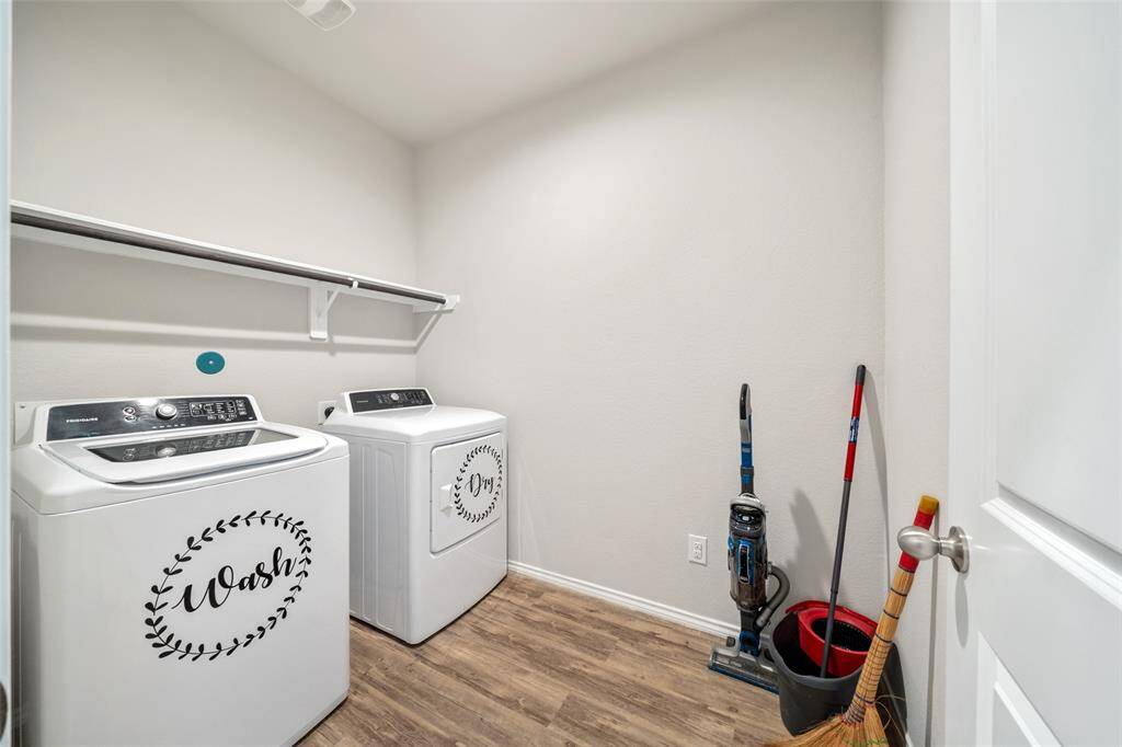 Spacious laundry room