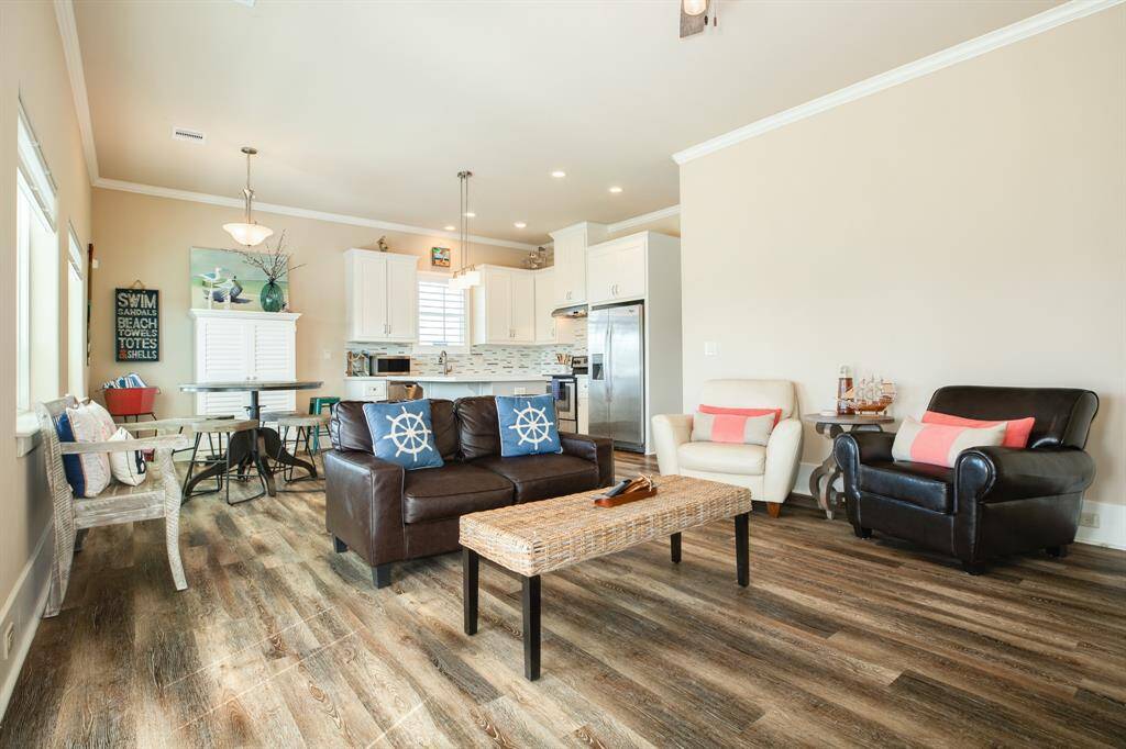 This is a great floorplan for entertaining groups large and small.