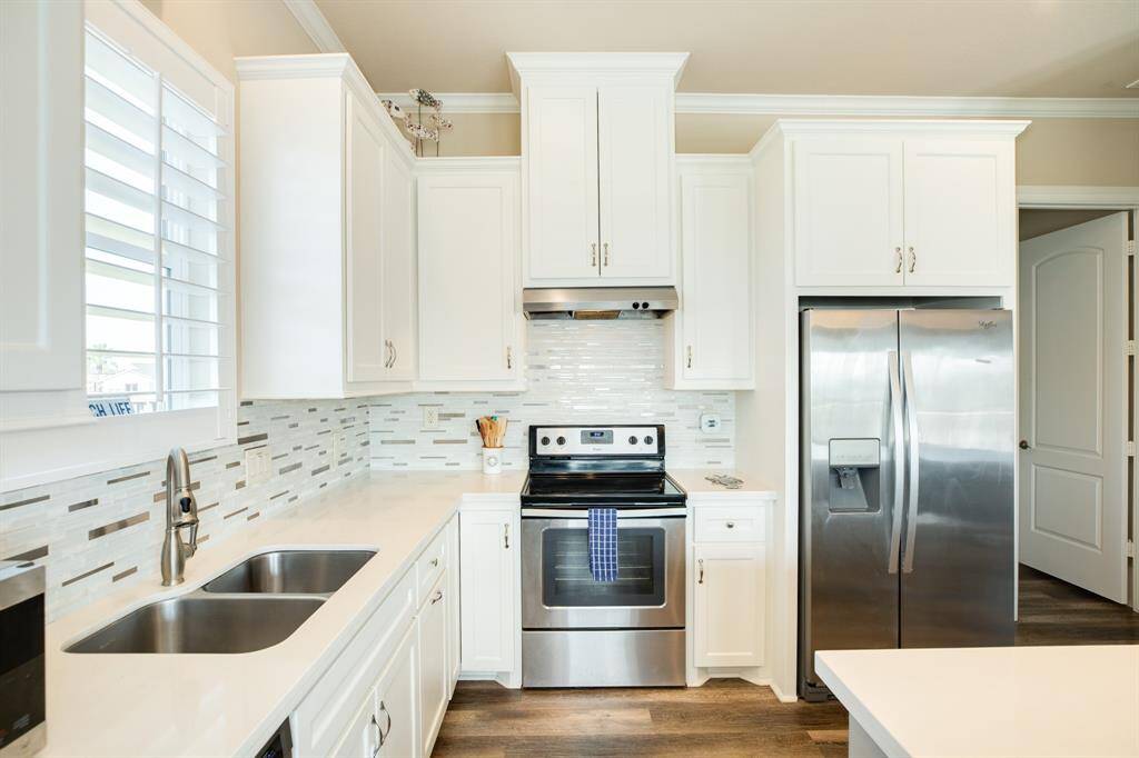 You will enjoy preparing your meals in this well appointed kitchen.