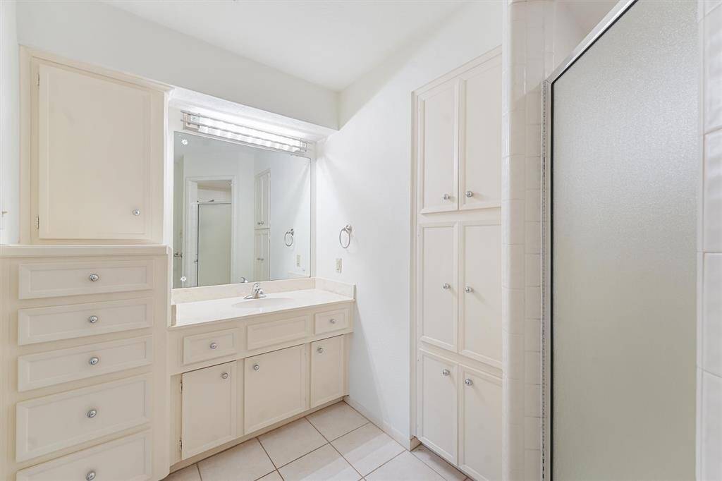 upstairs bathroom 1