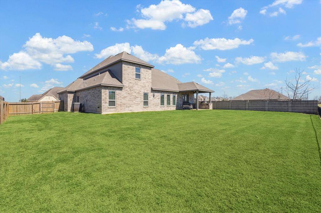 Expansive backyard with plenty of room to run and play!