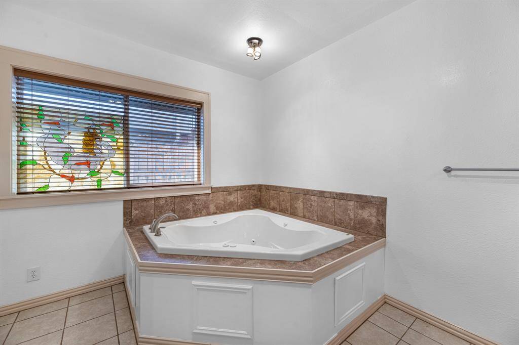 Jacuzzi Tub