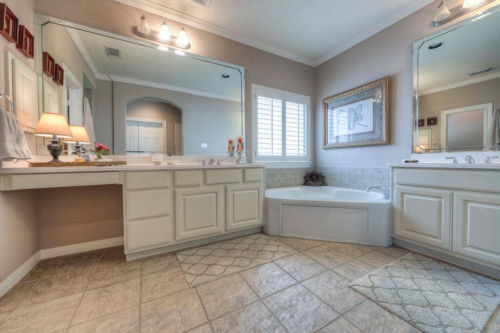 Master Bath w/ Separate Tub and Walk in Shower, 2 Vanity Areas