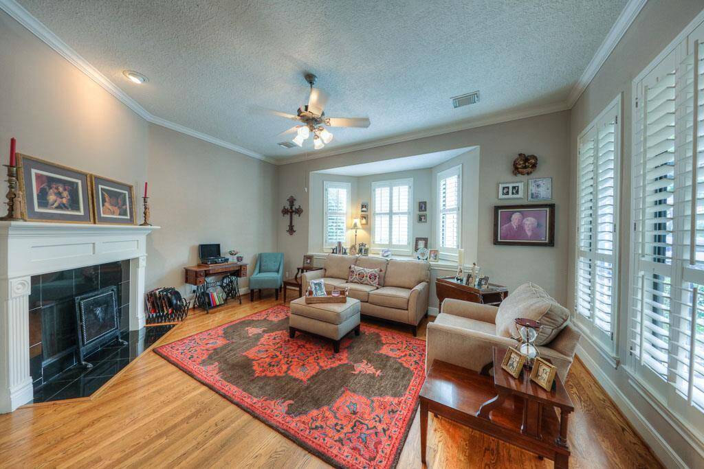 Living Room w/ Fireplace