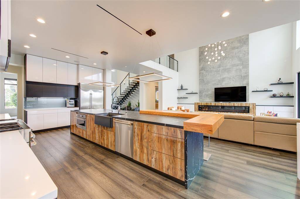 UPGRADED MAIN KITCHEN WITH CUSTOM MILLWORK & OVERSIZED ISLAND