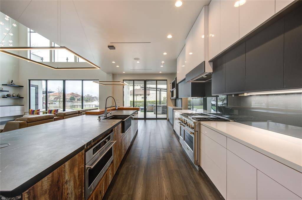 UPGRADED MAIN KITCHEN WITH CUSTOM MILLWORK & OVERSIZED ISLAND