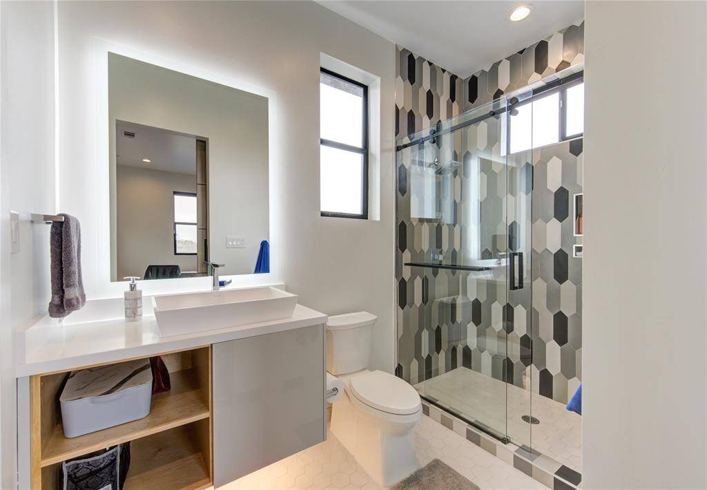 UPGRADED CUSTOM BATHROOM WITH STAND UP SHOWERS