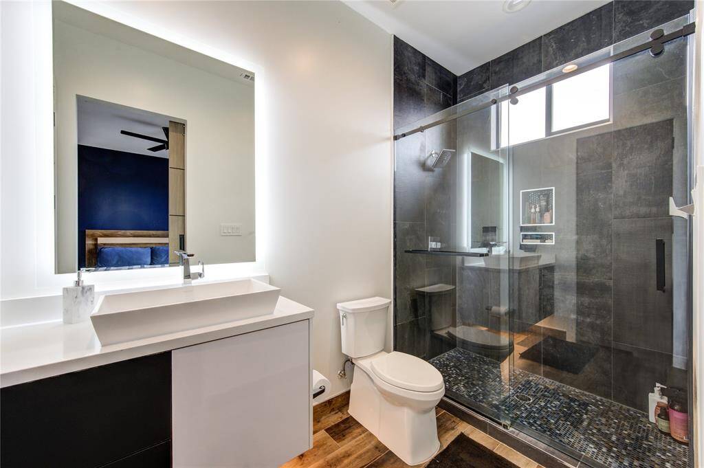 UPGRADED CUSTOM BATHROOM WITH STAND UP SHOWERS