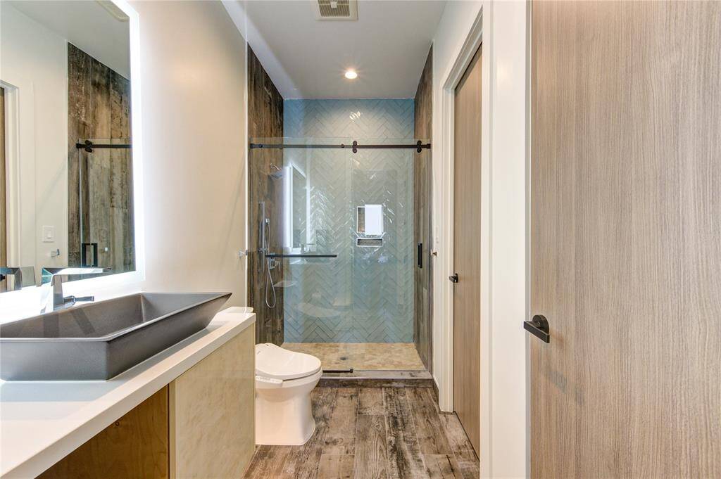 UPGRADED CUSTOM BATHROOM WITH STAND UP SHOWERS