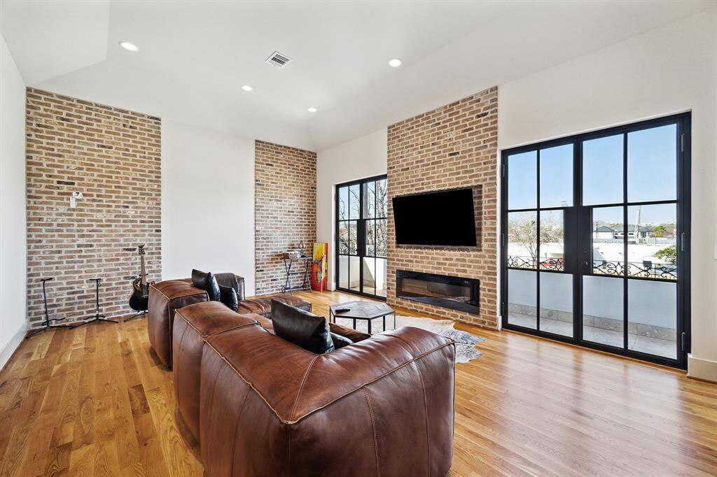 upstairs gameroom with balcony view of Williams Tower