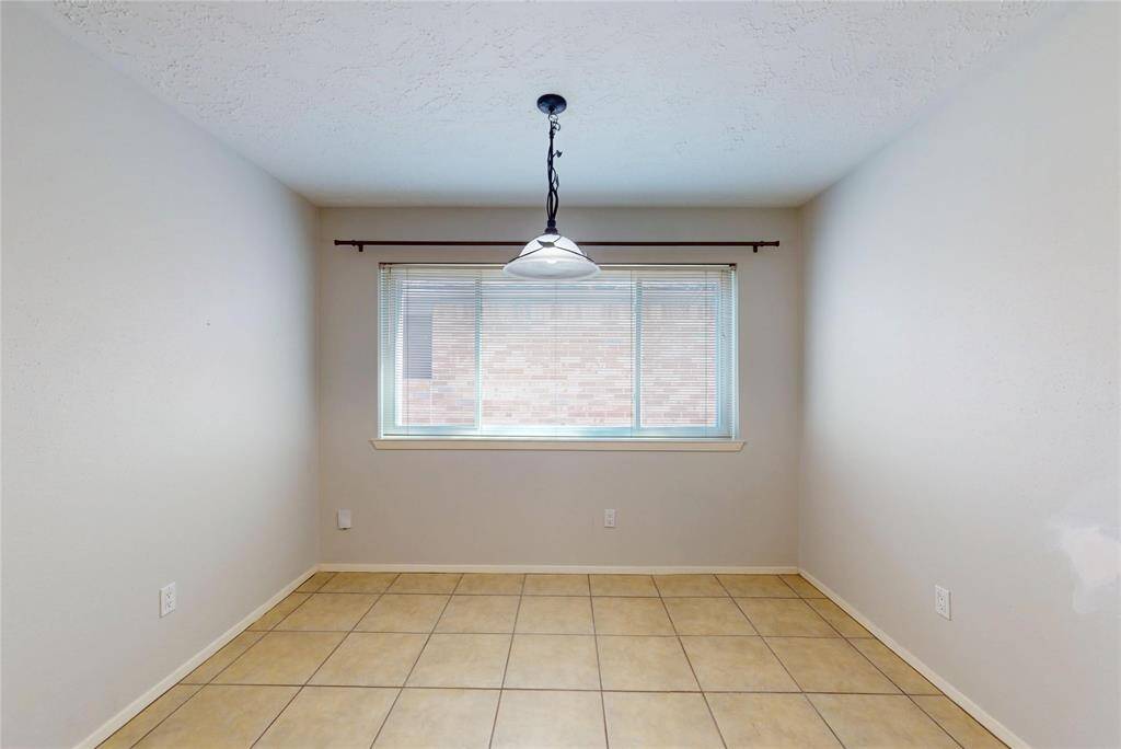 This dining / breakfast area is an ample 11' x 11'.  It can accommodate a full dining set or can be a workout or play area for whatever you need.