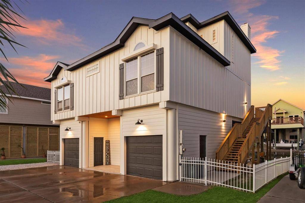 Charming home featuring a spacious 2 car garage and expansive driveway.