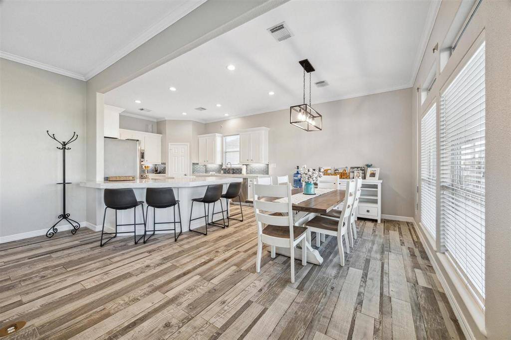 Seamless open-plan connecting the modern kitchen to the inviting dining space.