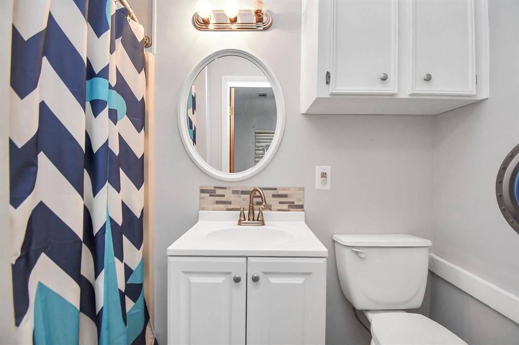 2nd bathroom 2nd floor