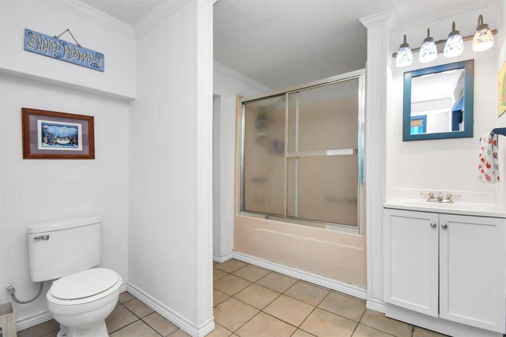 3rd bathroom 1st floor