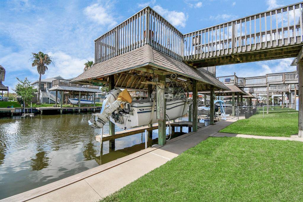 12,000 lb boat lift and boat house