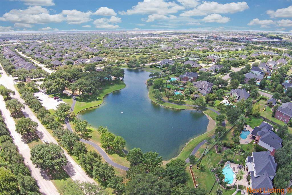 Lovely Grand Lakes Master-Planned Community with Amazing amenities for you and your family!