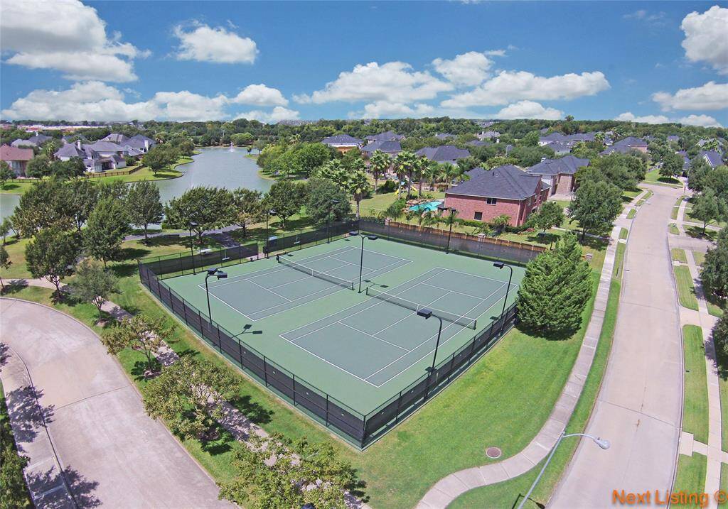 Lovely Grand Lakes Master-Planned Community with Amazing amenities for you and your family!