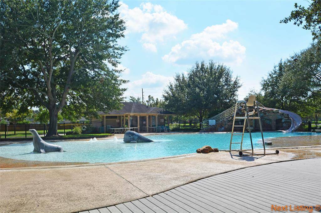 Lovely Grand Lakes Master-Planned Community with Amazing amenities for you and your family!