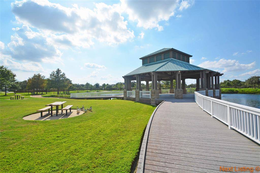 Lovely Grand Lakes Master-Planned Community with Amazing amenities for you and your family!