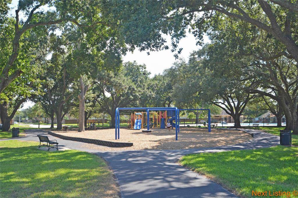 Lovely Grand Lakes Master-Planned Community with Amazing amenities for you and your family!