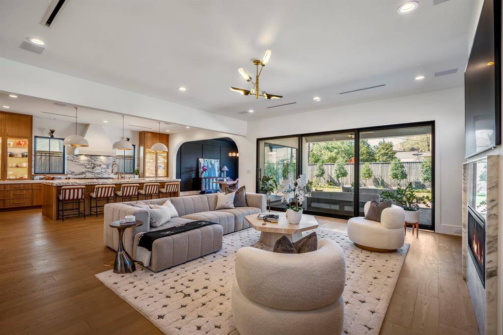 Linnear slot diffusers add a modern touch to this sophisticated space.
