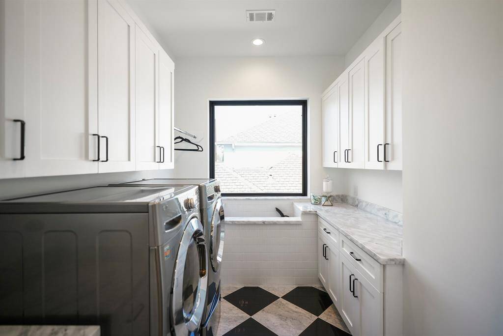In this light and bright utility room, a dedicated pet wash station for your pet's grooming needs! Save a trip to the groomers with this brilliant addition to the home.
