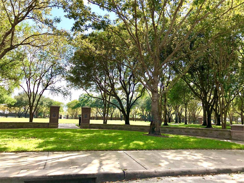 Open green areas just to relax and enjoy!!