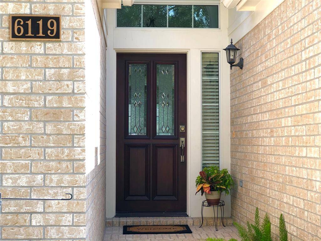 This home is ready to move in!!  Recently painted!