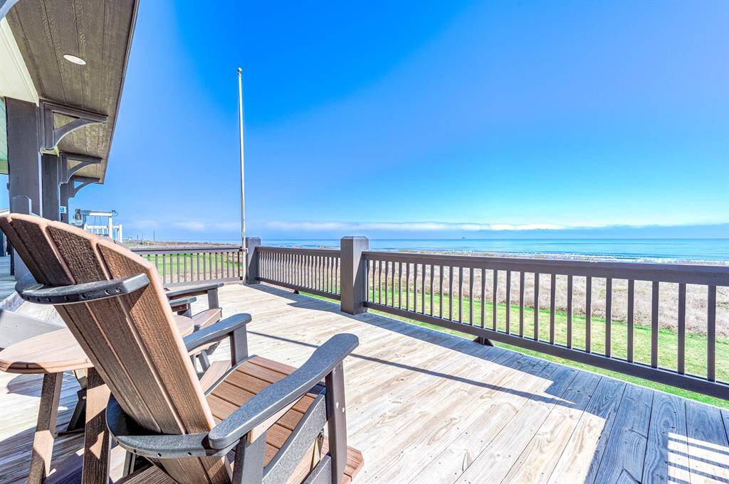 Home never felt better with this unobstructed Gulf view!